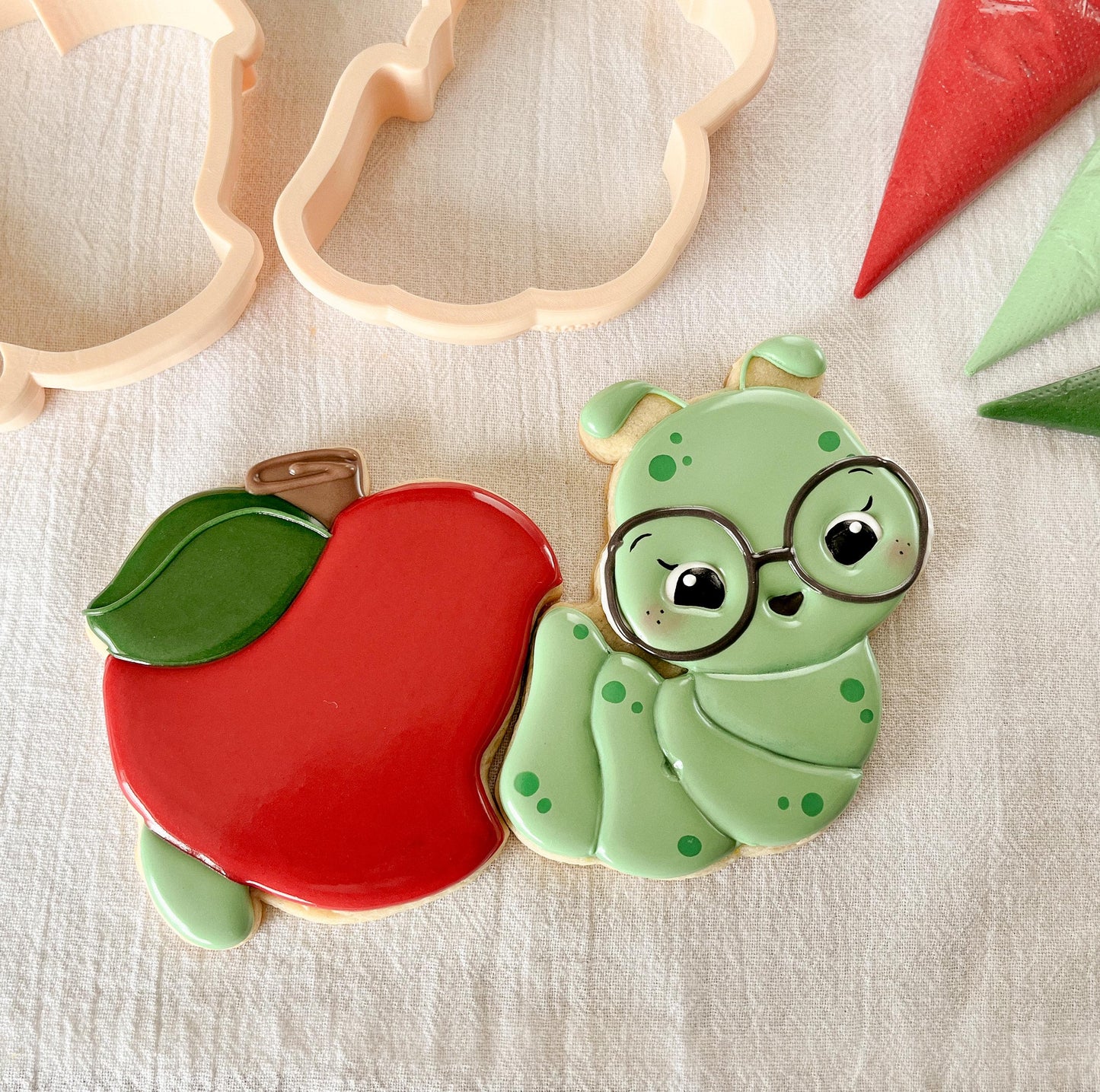 Apple with Nerdy Worm Set Cookie Cutter